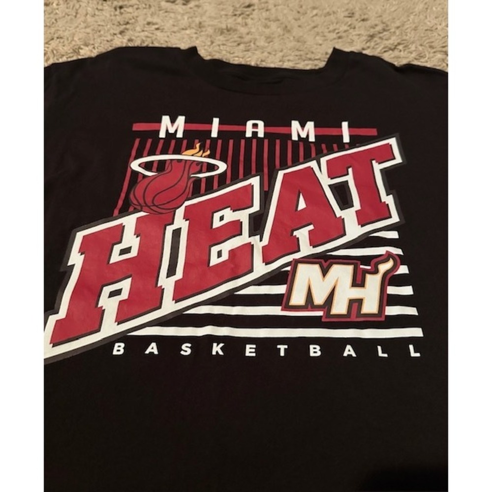 Miami Heat Basketball T-Shirt Men's Medium‎ NBA Black Graphic Tee